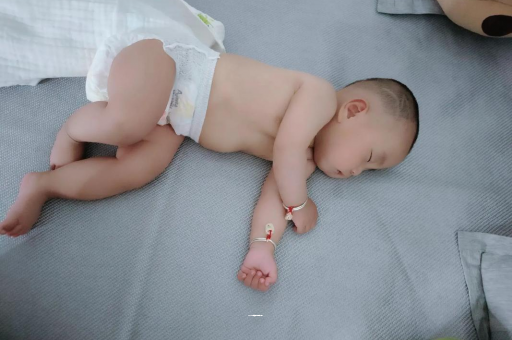 岑溪几个月宝宝会抬头